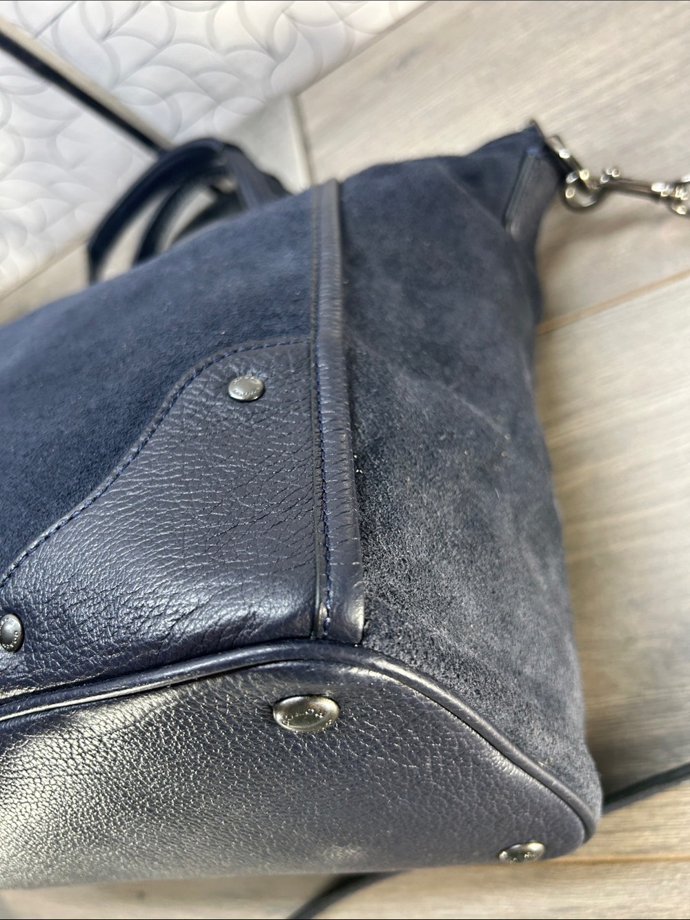 5467 Coach Navy Suede Leather Mickie tote Bag 265975467 - Picture 10 of 13